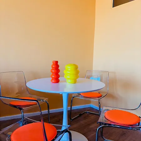 Skyline- 2 Zimmer-apartment, Balkon, Messe & Bahnhof Nah Augsburg