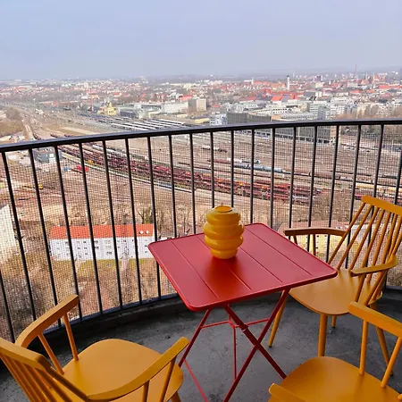 Skyline- 2 Zimmer-apartment, Balkon, Messe & Bahnhof Nah * Augsburg