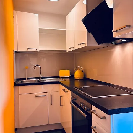 Skyline- 2 Zimmer-apartment, Balkon, Messe & Bahnhof Nah Apartment Augsburg