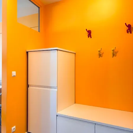 Skyline- 2 Zimmer-apartment, Balkon, Messe & Bahnhof Nah