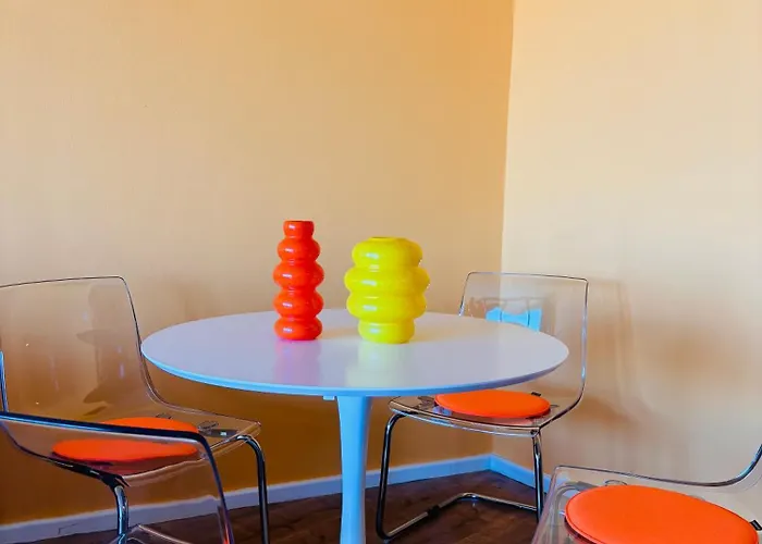 Skyline- 2 Zimmer-apartment, Balkon, Messe & Bahnhof Nah Augsburg