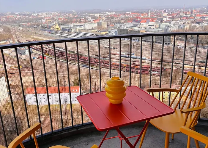 Skyline- 2 Zimmer-apartment, Balkon, Messe & Bahnhof Nah * Augsburg