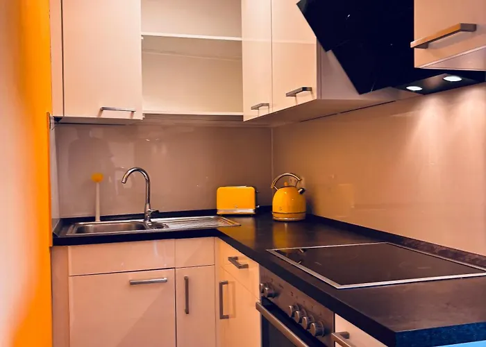 Skyline- 2 Zimmer-apartment, Balkon, Messe & Bahnhof Nah Apartment Augsburg