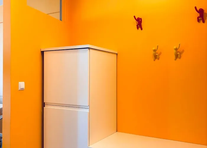 Skyline- 2 Zimmer-apartment, Balkon, Messe & Bahnhof Nah