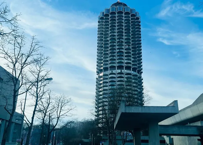 Skyline- 2 Zimmer-apartment, Balkon, Messe & Bahnhof Nah Apartment